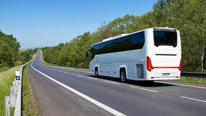 له سپرلۍ څخه به کوم اړخ ته ښکته کېږئ؟