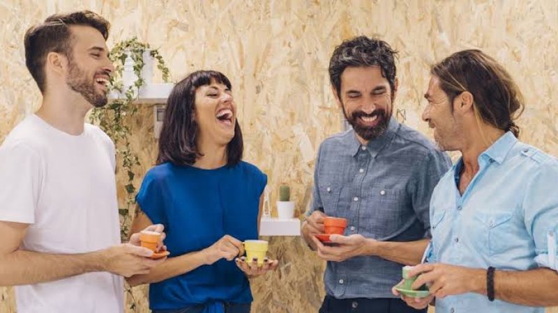 څنګه کولای شم ټولنيز محبوبیت پيدا کړم؟