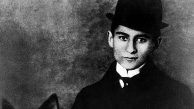 د کافکا لنډ ژوندلیک!